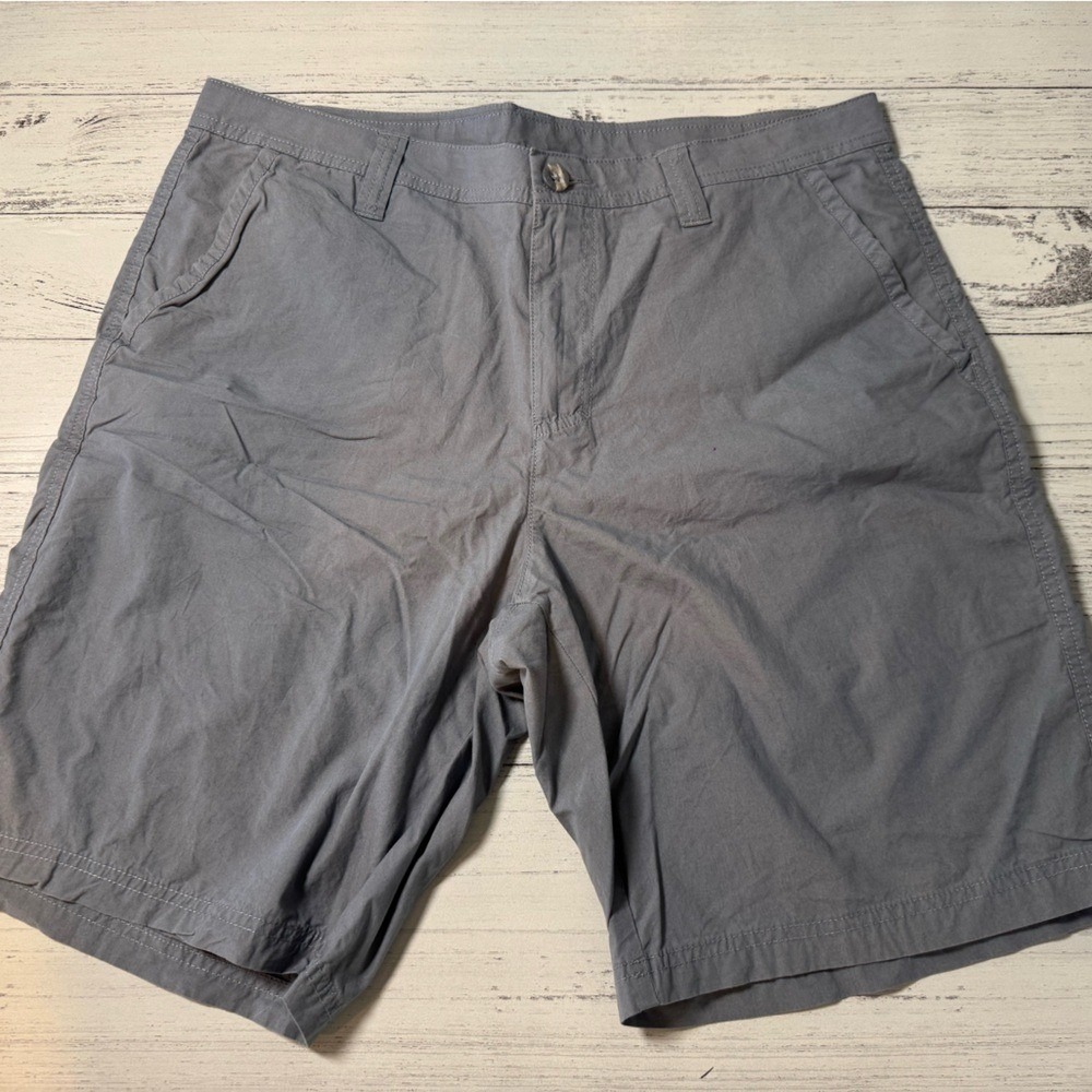 Columbia Men's Gray Chino Shorts‎ 9.5" inseam Waist 34 Hiking Outdoors Golf